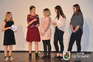 Produkcija Pod reflektorjem navdušila 2